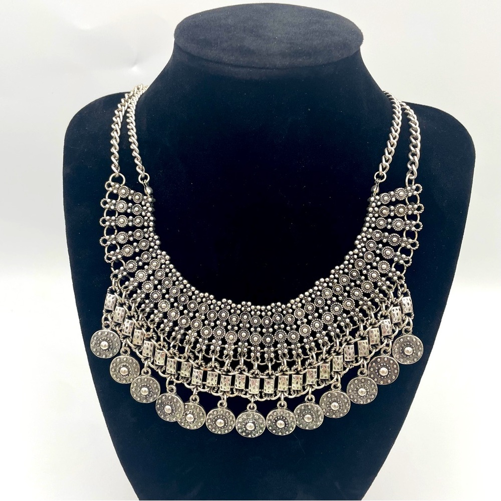 Atterri Elegant Silver Statement Necklace